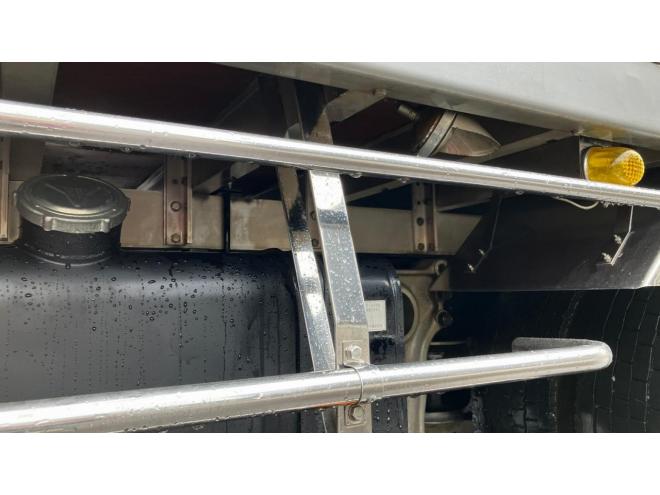 レンジャー中古　増t　家畜運搬車　6.7m　中型トラック