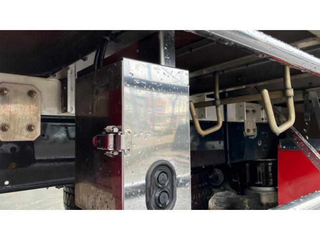 レンジャー中古　増t　家畜運搬車　6.7m　中型トラック