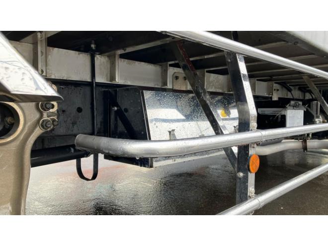 レンジャー中古　増t　家畜運搬車　6.7m　中型トラック