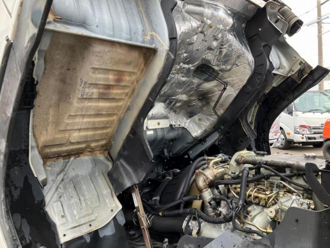 レンジャー中古　増t　家畜運搬車　6.7m　中型トラック