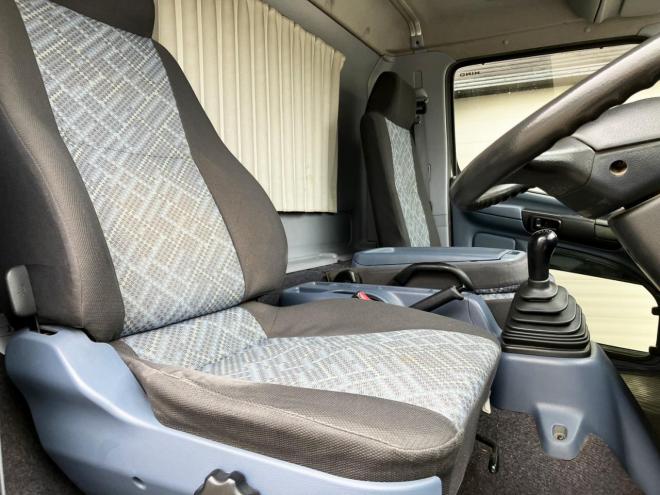 レンジャー中古　増t　家畜運搬車　6.7m　中型トラック