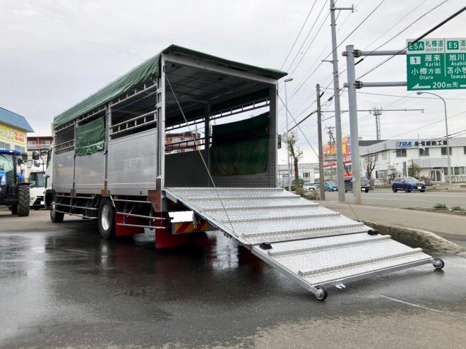 レンジャー中古　増t　家畜運搬車　6.7m　中型トラック