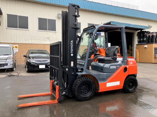 フォークリフトトヨタ　中古　8FD25　建機