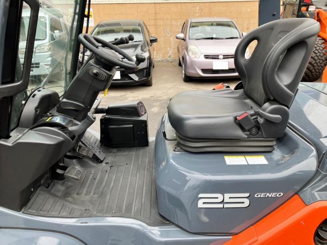 フォークリフトトヨタ　中古　8FD25　建機