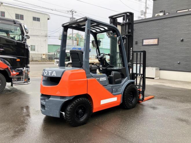 フォークリフトトヨタ　中古　8FD25　建機