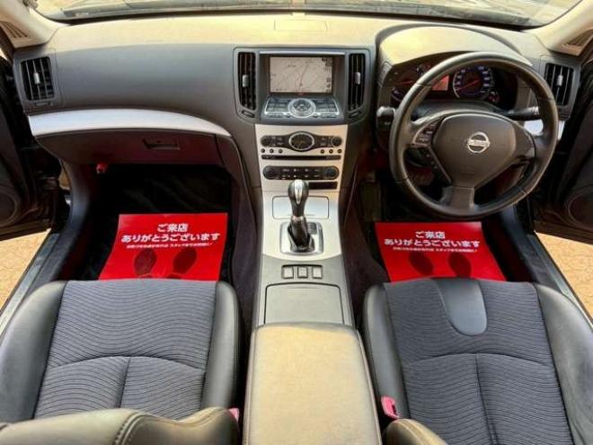 スカイライン2.5 250GT FOUR 4WD　ドライブレコーダー　ETC　パワステ　パワーウィンドウ　ナビ　電動シート　寒冷地仕様　アルミホイール　エアコン　盗難防止装置　キーレスエントリー　ABS　横滑り防止装置 2500