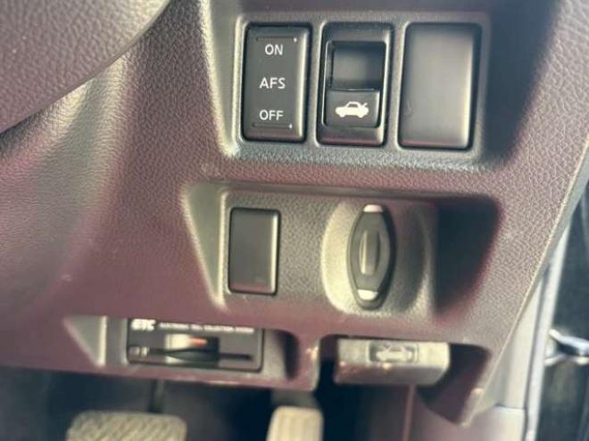 スカイライン2.5 250GT FOUR 4WD　ドライブレコーダー　ETC　パワステ　パワーウィンドウ　ナビ　電動シート　寒冷地仕様　アルミホイール　エアコン　盗難防止装置　キーレスエントリー　ABS　横滑り防止装置 2500