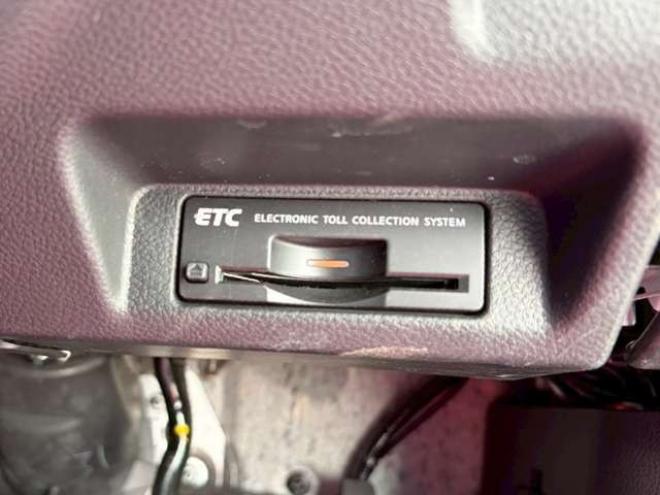 スカイライン2.5 250GT FOUR 4WD　ドライブレコーダー　ETC　パワステ　パワーウィンドウ　ナビ　電動シート　寒冷地仕様　アルミホイール　エアコン　盗難防止装置　キーレスエントリー　ABS　横滑り防止装置 2500