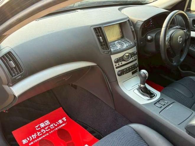 スカイライン2.5 250GT FOUR 4WD　ドライブレコーダー　ETC　パワステ　パワーウィンドウ　ナビ　電動シート　寒冷地仕様　アルミホイール　エアコン　盗難防止装置　キーレスエントリー　ABS　横滑り防止装置 2500