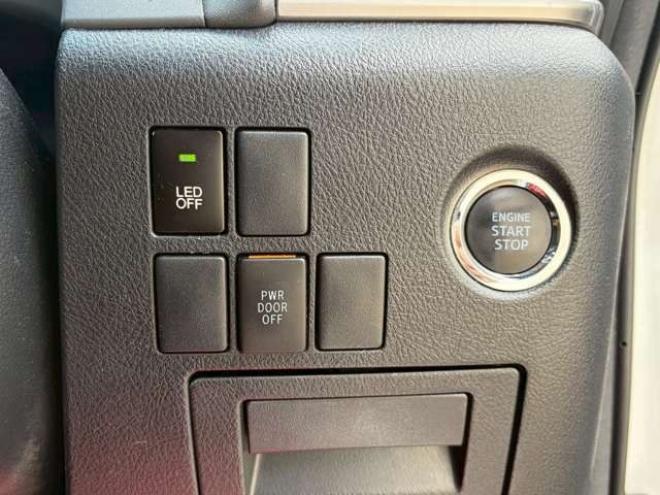 ヴェルファイア2.5 Z 4WD　純正ナビ　TRDエアロ　両側パワスラ　バックカメラ　社外アルミホイール　ETC　車高調　パワステ　パワーウィンドウ　キーレスエントリー　ABS　盗難防止装置　横滑り防止装置　エアコン　3列シート 2500