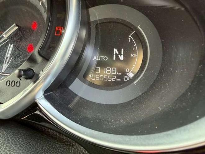 シトロエンDS3 シック　ETC　エアコン・クーラー　パワステ　パワーウィンドウ　キーレス　ABS 運転席エアバッグ　助手席エアバッグ　サイドエアバッグ　横滑り防止装置　社外ナビ　MTモード付 正規輸入車 2WD 1200