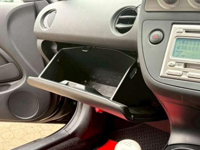 インテグラタイプR　2.0　ワンオーナー　レカロシート　パワステ　パワーウィンドウ　純正アルミホイール　ABS　キーレスエントリー　横滑り防止装置　エアコン　盗難防止装置 2WD 2000