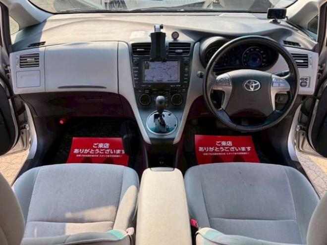 マークXジオ2.4 240G 4WD　6人乗り　3列シート　パワステ　パワーウィンドウ　純正ナビ　キーレスエントリー　ETC　バックカメラ　ABS　盗難防止装置　エアコン　電動シート　横滑り防止装置　アルミホイール 2400