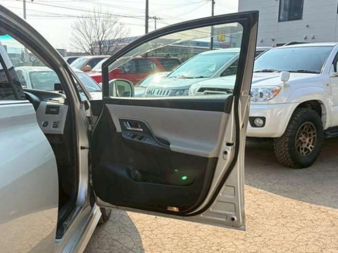 マークXジオ2.4 240G 4WD　6人乗り　3列シート　パワステ　パワーウィンドウ　純正ナビ　キーレスエントリー　ETC　バックカメラ　ABS　盗難防止装置　エアコン　電動シート　横滑り防止装置　アルミホイール 2400