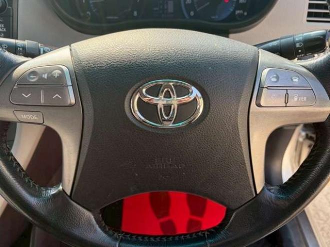 マークXジオ2.4 240G 4WD　6人乗り　3列シート　パワステ　パワーウィンドウ　純正ナビ　キーレスエントリー　ETC　バックカメラ　ABS　盗難防止装置　エアコン　電動シート　横滑り防止装置　アルミホイール 2400