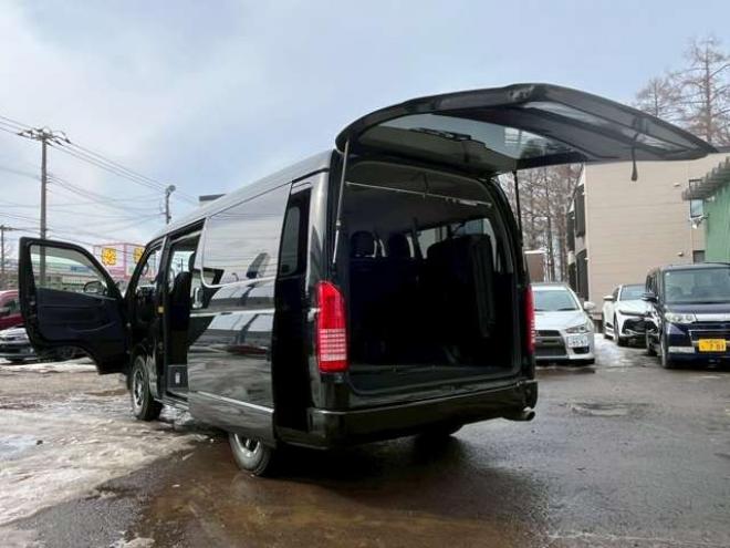 ハイエース2.7 GL ロング ミドルルーフ 4WD　10人乗り　パワステ　パワーウィンドウ　エアコン　社外ナビ　後席モニター　キーレスエントリー　片側スライドドア　盗難防止装置　フロントモデリスタ 2700