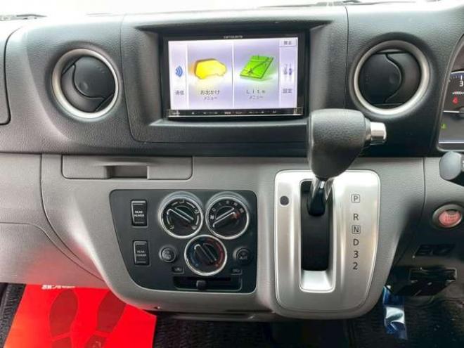 キャラバンNV350 2.5 プレミアムGX ロングボディ ディーゼルターボ 4WD　ベッドキット　スマートキー　キーレスエントリー　パワステ　パワーウィンドウ　ABS　ETC　エアコン　盗難防止装置　両側スライドドア 2500