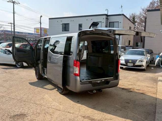 キャラバンNV350 2.5 プレミアムGX ロングボディ ディーゼルターボ 4WD　ヒッチメンバー　エンジンスターター　パワステ　パワーウィンドウ　純正ナビ　バックカメラ　ETC　社外アルミホイール　ABS　キーレスエントリー　ドライブレコーダー 2500