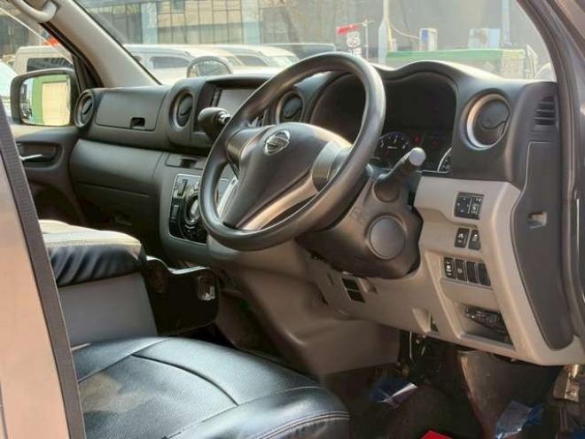 キャラバンNV350 2.5 プレミアムGX ロングボディ ディーゼルターボ 4WD　ヒッチメンバー　エンジンスターター　パワステ　パワーウィンドウ　純正ナビ　バックカメラ　ETC　社外アルミホイール　ABS　キーレスエントリー　ドライブレコーダー 2500