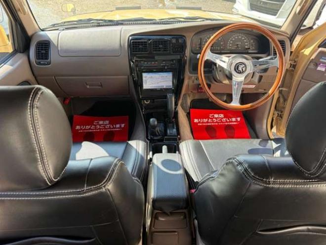 ハイラックスサーフ2.7 SSR-V ワイドボディ 4WD　US仕様　リフトアップ　全塗装済　社外ナビ　パワステ　パワーウィンドウ　ETC　バックカメラ　アルミホイール　ルーフレール　キーレスエントリー　ABS　エアコン 2700