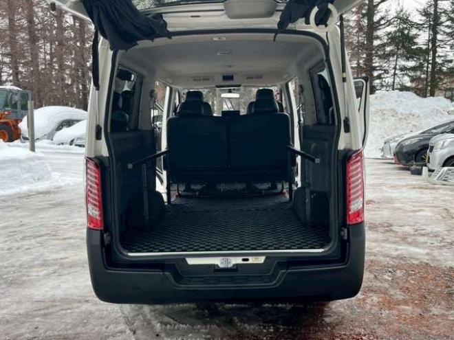 キャラバンNV350 2.5 プレミアムGX ロングボディ ディーゼルターボ 4WD　エンジンスターター　社外11インチナビ　バックカメラ　ETC　ワンオーナー　左側電動スライドドア　社外アルミ　パワーウィンドウ　パワステ　後席モニター　ABS　キーレスエントリー　衝突被害軽減ブレーキ 2500