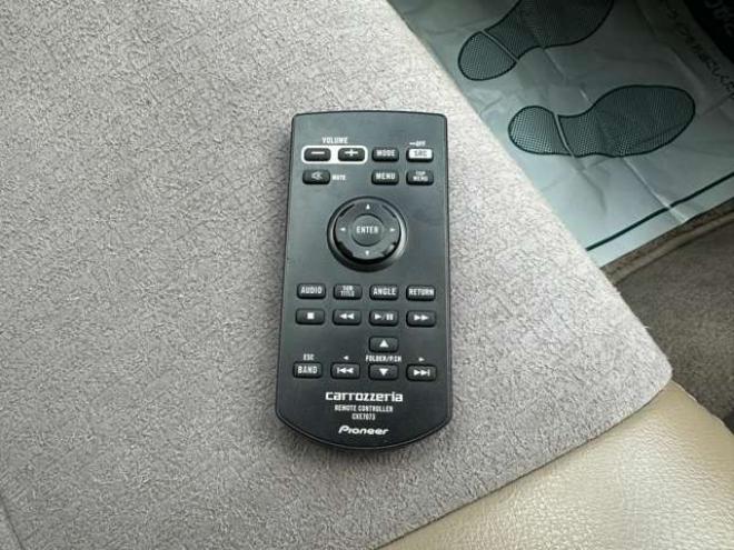 ハイラックスサーフ2.7 SSR-X プレミアムセレクション 4WD　リフトアップ　ETC　バックカメラ　社外ナビ　パワーウィンドウ　パワステ　ABS　全塗装済 2700