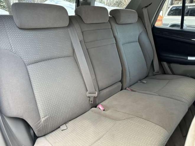 ハイラックスサーフ2.7 SSR-G 4WD　禁煙車　パワステ　パワーウィンドウ　ETC　社外ナビ　バックカメラ　キーレスエントリー　リフトアップ　エンジンスターター　寒冷地仕様　ABS　エアコン　盗難防止装置　社外アルミホイール 2700