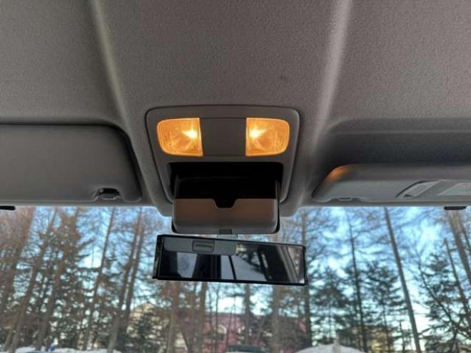 ハイラックスサーフ2.7 SSR-G 4WD　禁煙車　パワステ　パワーウィンドウ　ETC　社外ナビ　バックカメラ　キーレスエントリー　リフトアップ　エンジンスターター　寒冷地仕様　ABS　エアコン　盗難防止装置　社外アルミホイール 2700