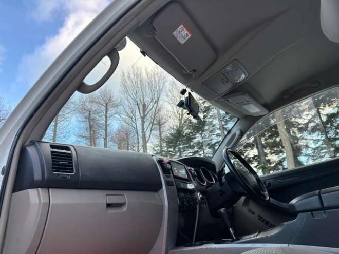 ハイラックスサーフ2.7 SSR-G 4WD　禁煙車　パワステ　パワーウィンドウ　ETC　社外ナビ　バックカメラ　キーレスエントリー　リフトアップ　エンジンスターター　寒冷地仕様　ABS　エアコン　盗難防止装置　社外アルミホイール 2700