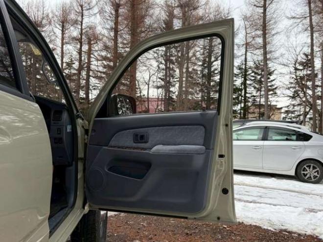 ハイラックスサーフ3.0 SSR-G ワイドボディ ディーゼルターボ 4WD　リフトアップ　全塗装済ベージュ　アルミホイール　メッキバンパー　サンルーフ　ETC　パワステ　パワーウィンドウ　ABS　キーレスエントリー　エアコン　寒冷地仕様 3000