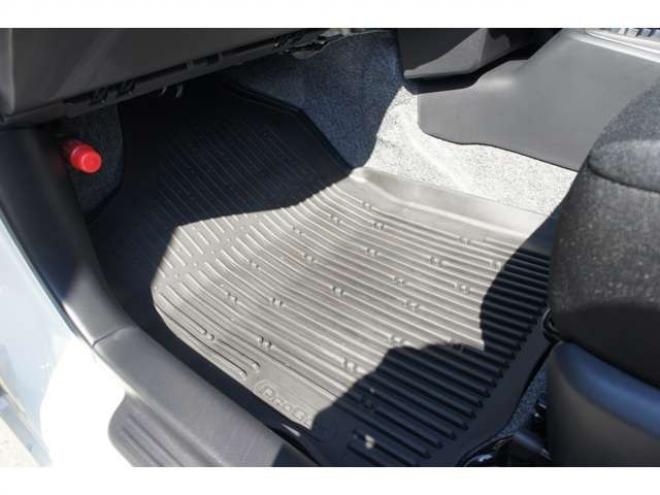 プロボックスバン1.5 F 4WD　登録済未使用車　衝突軽減システム　純正LEDフォグ　電動格納ドアミラー　オートライト　前後PW　ルームミラー内蔵Bカメラ　ドラレコ　Bluetooth&フルセグナビ　下廻防錆加工　フロアマット　ドアバイザー　社外AW 登録済未使用車 1500