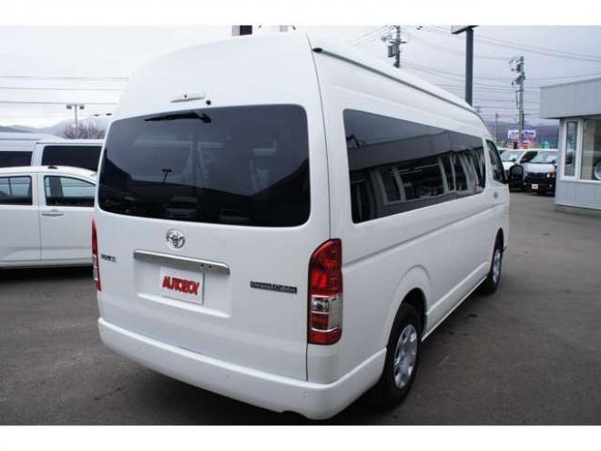 ハイエース2.7 グランドキャビン 4WD　登録済未使用車 走行6キロ　パノラミックビューモニター デジタルインナーミラー　LEDヘッドランプ　LEDフォグランプ　ホワイトパールクリスタルシャイン　メーカー保証付 登録済未使用車 2700
