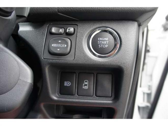 ハイエース2.7 グランドキャビン 4WD　登録済未使用車 走行6キロ　パノラミックビューモニター デジタルインナーミラー　LEDヘッドランプ　LEDフォグランプ　ホワイトパールクリスタルシャイン　メーカー保証付 登録済未使用車 2700