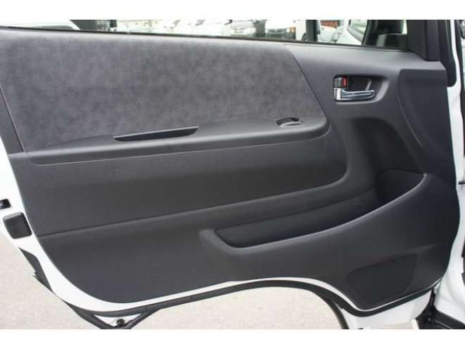 ハイエース2.7 グランドキャビン 4WD　登録済未使用車 走行6キロ　パノラミックビューモニター デジタルインナーミラー　LEDヘッドランプ　LEDフォグランプ　ホワイトパールクリスタルシャイン　メーカー保証付 登録済未使用車 2700