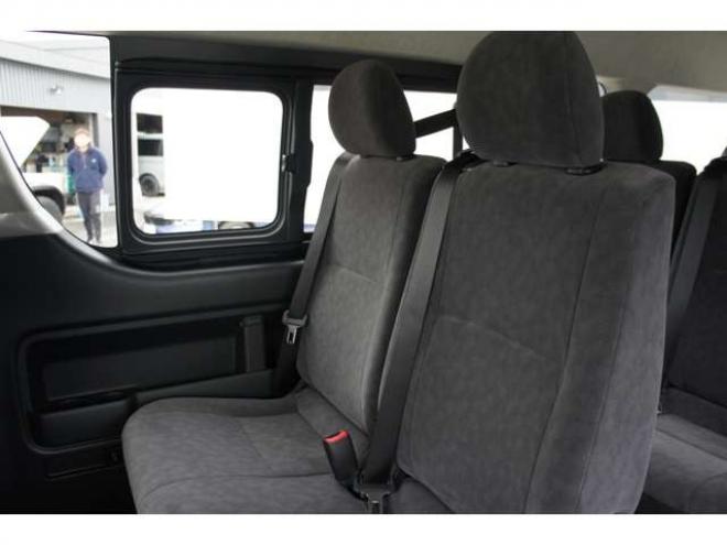 ハイエース2.7 グランドキャビン 4WD　登録済未使用車 走行6キロ　パノラミックビューモニター デジタルインナーミラー　LEDヘッドランプ　LEDフォグランプ　ホワイトパールクリスタルシャイン　メーカー保証付 登録済未使用車 2700