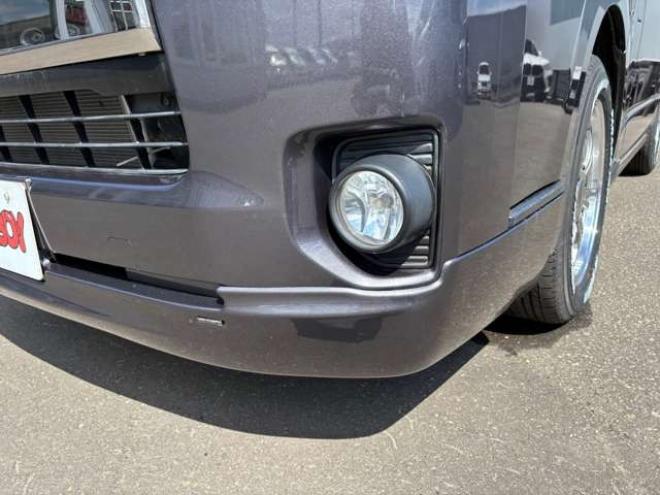 ハイエースバン2.8 スーパーGL ダークプライムII ロングボディ ディーゼルターボ 4WD　グレーメタリック　415COBRAクリーンルック3フロントスポイラー　ステージ2ルーフスポイラー　バッドフェイスBY2ボンネット　バッドラッカー17インチAW　ヨコハマPARADA17インチホワイトレター 2800