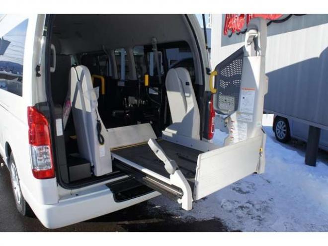 レジアスエース2.7 ウェルキャブ Bタイプ スーパーロング 4WD　ワンオーナー　純正メモリーナビTV　Bカメラ　車いす移動車　車いす2基固定装置付き　9人乗り　リア電動リフト　寒冷地仕様 福祉車両 2700