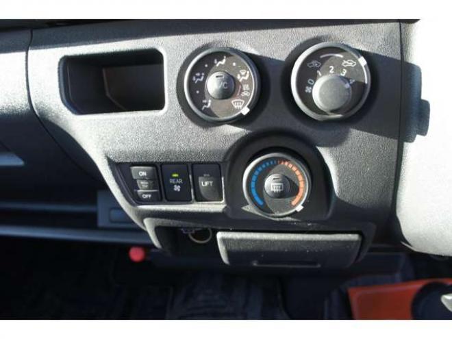 レジアスエース2.7 ウェルキャブ Bタイプ スーパーロング 4WD　ワンオーナー　純正メモリーナビTV　Bカメラ　車いす移動車　車いす2基固定装置付き　9人乗り　リア電動リフト　寒冷地仕様 福祉車両 2700