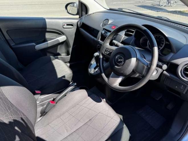 デミオ1.3 13C 4WD　キーレス・外1DIN・CD・AUX・オートライト・切替4WD・電動格納ミラー 1300