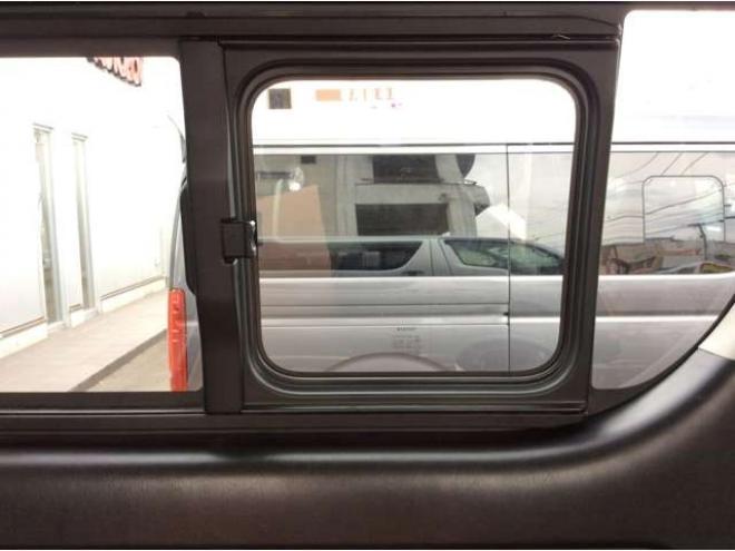 ハイエースバン3.0 スーパーGL ロング ディーゼルターボ 4WD　リアヒーター&クーラー　キーレス　ETC　電動格納ミラー　デュアルエアコン　ベッドキッド　フロントフォグランプ　clarionSDナビ(NXL13)　AUX　Bluetooth　USB　16インチAW 3000