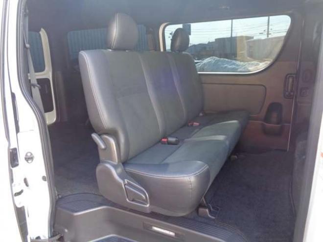 レジアスエース2.8 スーパーGL ダークプライムII ロングボディ ディーゼルターボ 4WD　ワンオーナー　TRDフロントスポイラー　TRD　TF7Aアルミホイール　両側パワースライドドア　リアヒーター　純正ナビ　フルセグ　Bluetooth　レーダーブレーキ　荷室ダウンライト　車線逸脱警報 2800