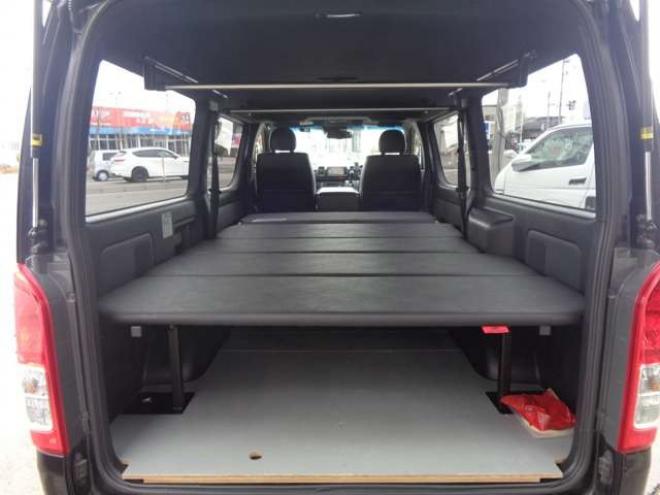 レジアスエース2.8 スーパーGL ダークプライムII ロングボディ ディーゼルターボ 4WD　415COBRA　S-6ボンネット&クリーンルック3Fリップ&ステージ2ルーフスポイラー&バッドラッカーSD-6　17インチAW　ヨコハマPARADA215/60R17　両側パワースライドドア　ETC　社外コンソールBOX　ベットキット 2800