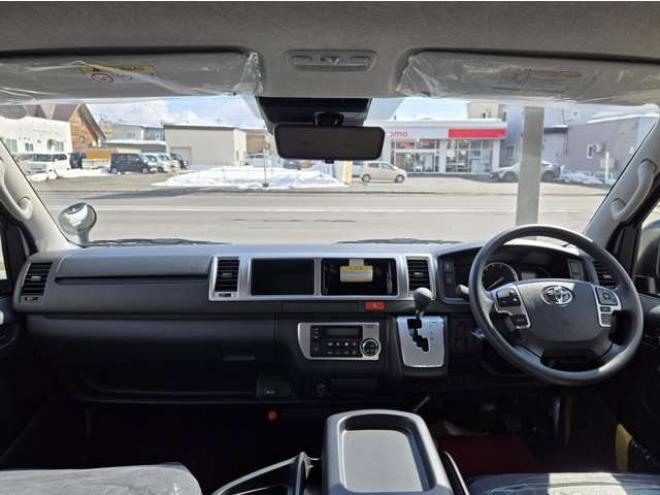 ハイエース2.7 グランドキャビン 4WD　寒冷地　10人乗り　スーパーロング　ワイドボディ　ハイルーフ　プッシュスタート　スマキー　パワスラ　リアヒーター&クーラー　ステアリングスイッチ　車線逸脱防止　衝突被害軽減　横滑り防止　電動格納ミラー 2700