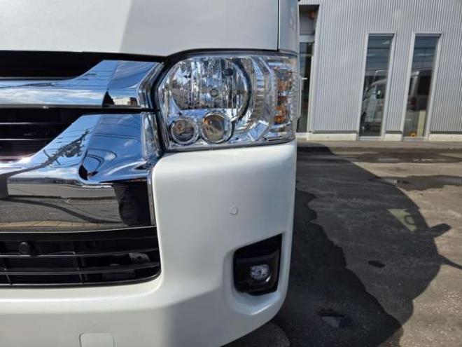 ハイエース2.7 グランドキャビン 4WD　寒冷地　10人乗り　スーパーロング　ワイドボディ　ハイルーフ　プッシュスタート　スマキー　パワスラ　リアヒーター&クーラー　ステアリングスイッチ　車線逸脱防止　衝突被害軽減　横滑り防止　電動格納ミラー 2700