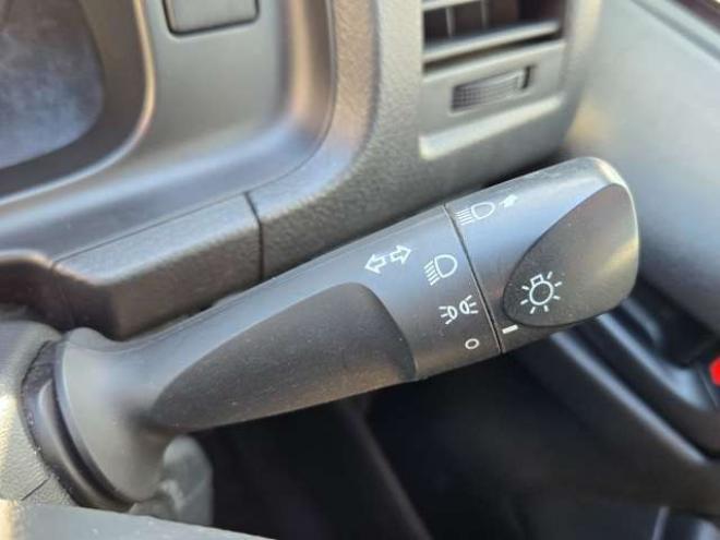 レジアスエース3.0 DX ロングボディ ディーゼルターボ 4WD　寒冷地仕様　リアヒーター　キーレス　マルチユースシートバックコンソール　フロントアンダーミラー　電動格納ミラー　パワーヒート　デイライト　純正オーディオ　FM/AM　AUX　バックカメラ 3000