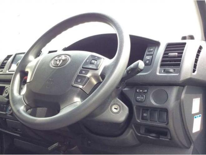 ハイエースバン2.8 DX ロング GLパッケージ ディーゼルターボ 4WD　キーレス　両側スライドドア　フロントフォグランプ　衝突被害軽減システム　車線逸脱防止　横滑り防止装置　パワーヒート　オートマチックハイビーム　バックカメラ　メモリナビ　フルセグTV　　電動格納ミラー 2800