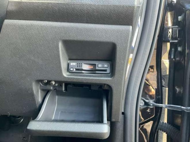 ステップワゴン2.0 スパーダ Z クールスピリット 4WD　純正ナビ・TV　Bカメラ　両側パワースライドドア　アルパイン製フリップダウンモニター　ETC　クルーズコントロール　パドルシフト　フォグランプ 2000