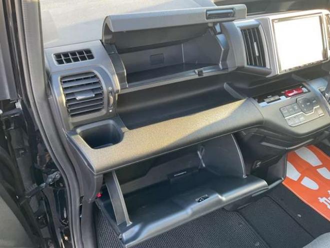 ステップワゴン2.0 スパーダ Z クールスピリット 4WD　純正ナビ・TV　Bカメラ　両側パワースライドドア　アルパイン製フリップダウンモニター　ETC　クルーズコントロール　パドルシフト　フォグランプ 2000