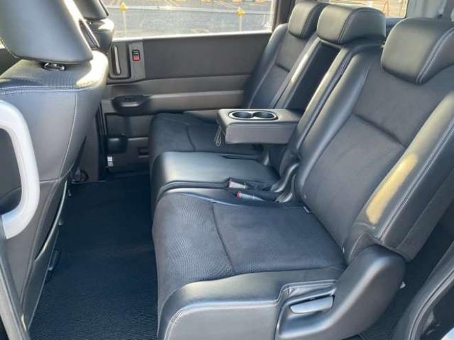 ステップワゴン2.0 スパーダ Z クールスピリット 4WD　純正ナビ・TV　Bカメラ　両側パワースライドドア　アルパイン製フリップダウンモニター　ETC　クルーズコントロール　パドルシフト　フォグランプ 2000