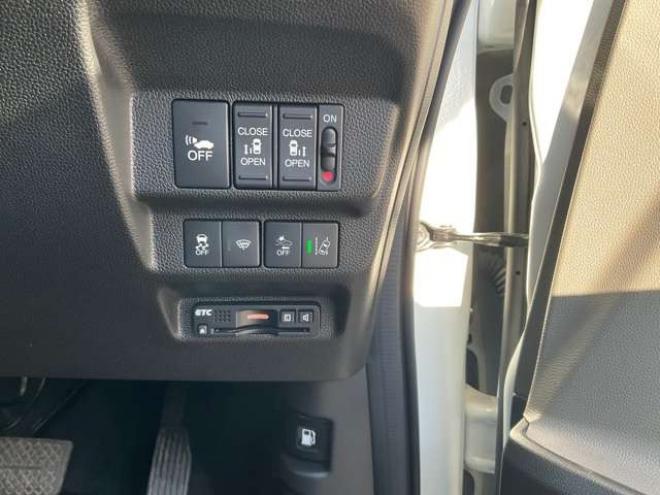 フリード+1.5 ハイブリッド G ホンダセンシング 4WD　社外ナビTV　バックカメラ　両側パワースライドドア　ETC　プッシュスタート　純正エンジンスターター　LEDヘッドライト　ドラレコ　レーダークルーズコントロール　シートヒーター 1500